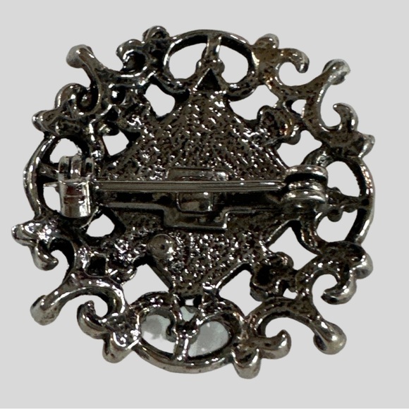 Vintage Unmarked Silver Toned Brooch with Black Inset Resin or Acrylic Stone - Picture 6 of 15